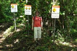 Ostrzeenia na poczatku Kalaulau Trail