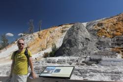 Mammoth na pnocy Yellowstone zawiera gwnie gorce rda...