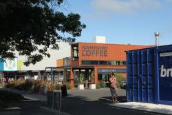 Christchurch to najwiksze miasto na poudniowej wyspie w 2011 roku. Te kontenery to projekt ReStart, centrum handlowe w kontenerach na terenie zniszczonego centrum majce oywi downtown.