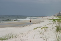 Pla&#380;a Perdido Key. Podobno piasek w tej cz&#281;&#347;ci wybrze&#380;a mia&#322; by&#263; najbielszy na Florydzie i cho&#263; mo&#380;e to i prawda, nie jest to nixc, czego nie mo&#380;na by zobaczy&#263; nad Ba&#322;tykiem.